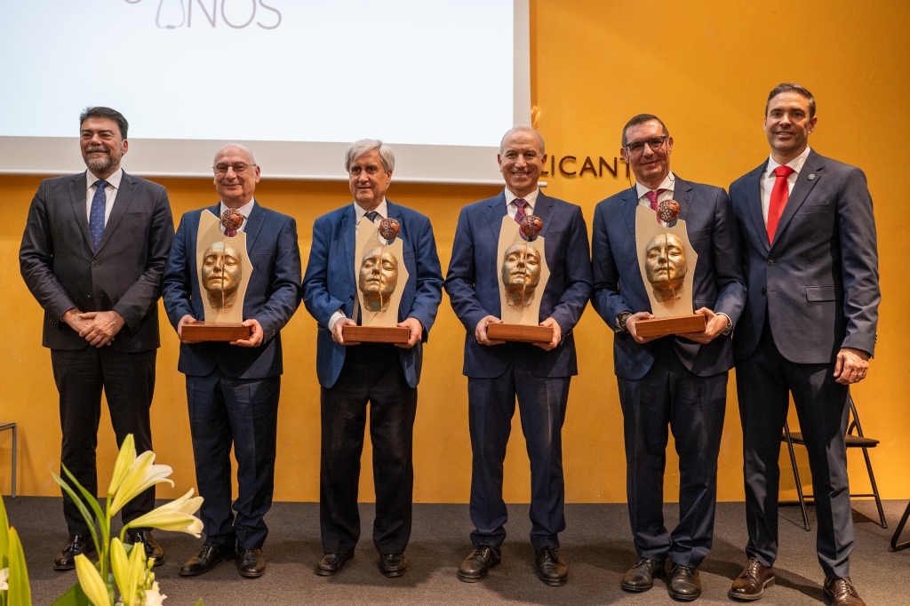 Mojica, el COMA, Badiola y Olcina, premios One Health de la gala por el 120 aniversario de Icoval