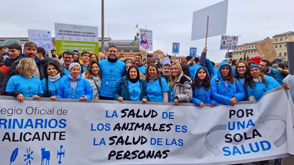 Madrid es testigo de una protesta histórica del colectivo veterinario, con presencia de muchos alicantinos