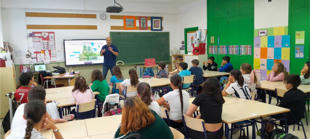 Casi 14.000 niños alicantinos de primaria se han formado en tenencia responsable gracias a los talleres de Icoval