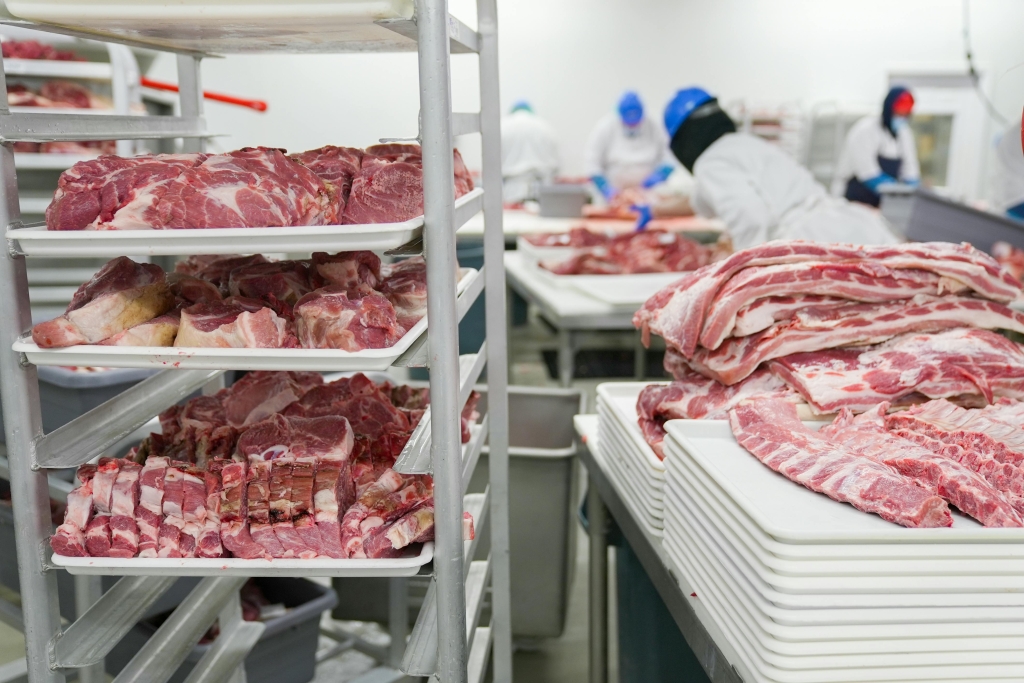 La justicia respalda la actuación de los veterinarios de salud pública frente a una querella de una industria cárnica en Granada.​