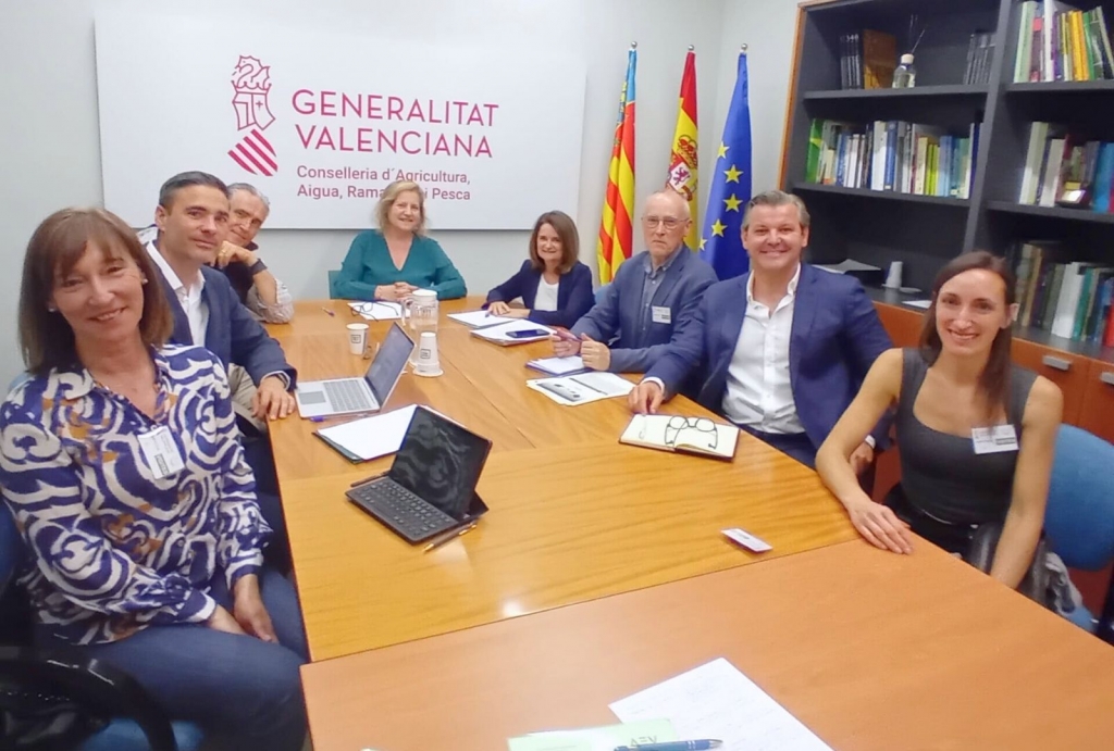 ICOVAL participa en una reunión junto a la la Directora General de Producción Agrícola y Ganadera sobre el uso de medicamentos veterinarios