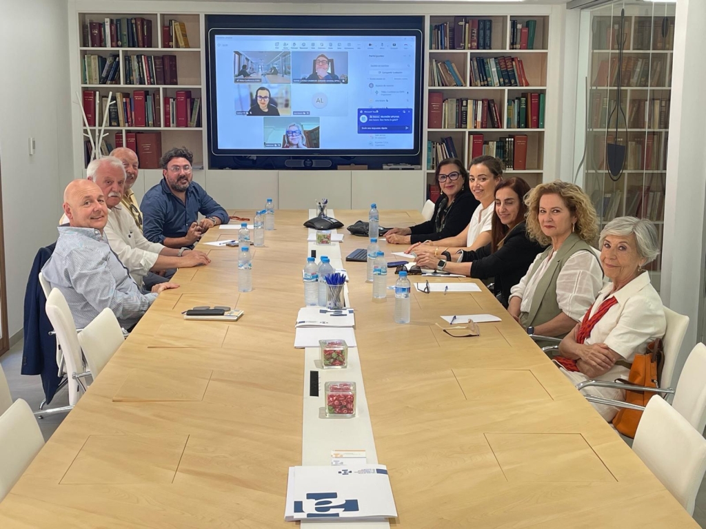 El Colegio Oficial de Veterinarios de Alicante participa en la reunión de UPSANA celebrada en la sede del Colegio de Farmacéuticos​​